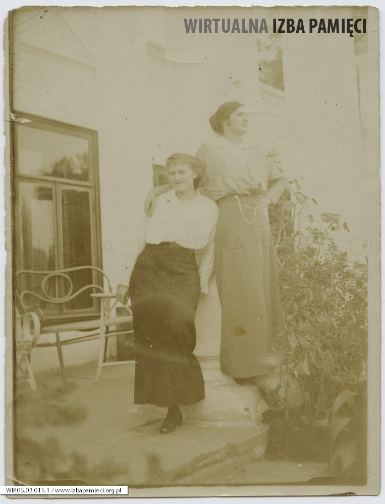 1917. Kołomyja. Maria Jorkasch-Koch z koleżanką.