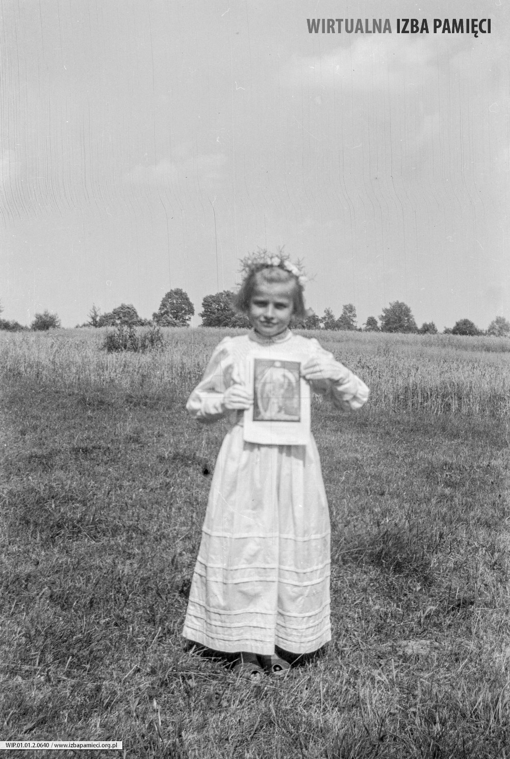 Lata 60. XX wieku. Dziewczynka z rodziny Sosnowych (Marysia?) w dniu I Komunii