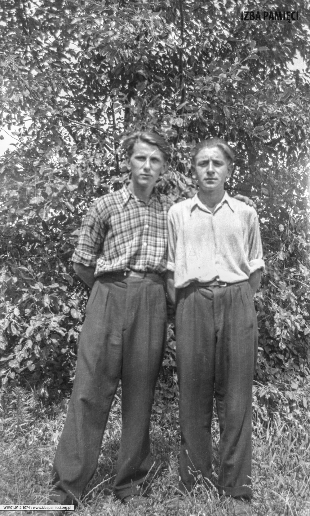 Lata 50. XX wieku. Koledzy: Roman Sokół (z lewej) i Franciszek Rokosz z Mołodycza