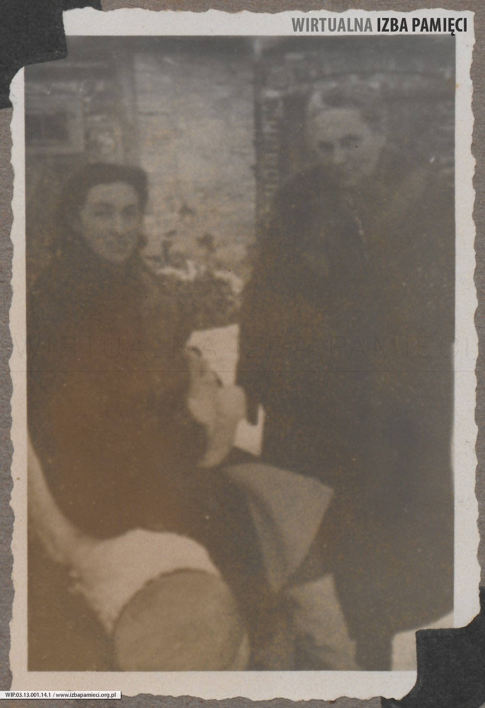 1948. Lubaczów. Maria Gutowska (z lewej) i Józefa Ruebenbauer.