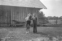 Lata 60. XX wieku. Franciszek Saramak z Mołodycza z ulubionym koniem