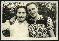 1945. Teodozja Doda i Olga Kruba. Besarabia.