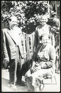 Lata 60. XX w. August Cetnarowicz z siostrami.