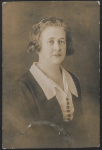 Lata 20. XX w. Zdjęcie portretowe kobiety.