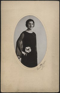 1920. Lwów. Fotografia portretowa Jadwigi Lubienieckiej - Smulikowskiej.