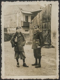 1932. Lubaczów. Jan Ruebenbauer (z lewej).
