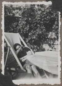 1948. Lubaczów. Maria Gutowska na leżaku.