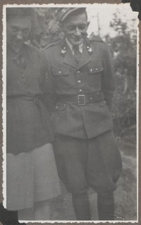 1948. Lubaczów. Maria Gutowska i Roman Gutowski w mundurze.