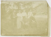 1915. Brzeżany. Rodzina Jorkasch-Koch w ogrodzie.